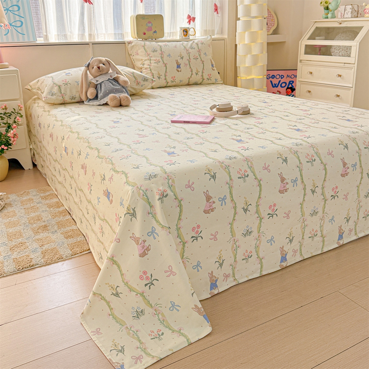 91家纺网 家纺一手货源 找家纺 名兮家居 2026新款全棉A类卡通简约时尚老粗布床单 藤蔓兔