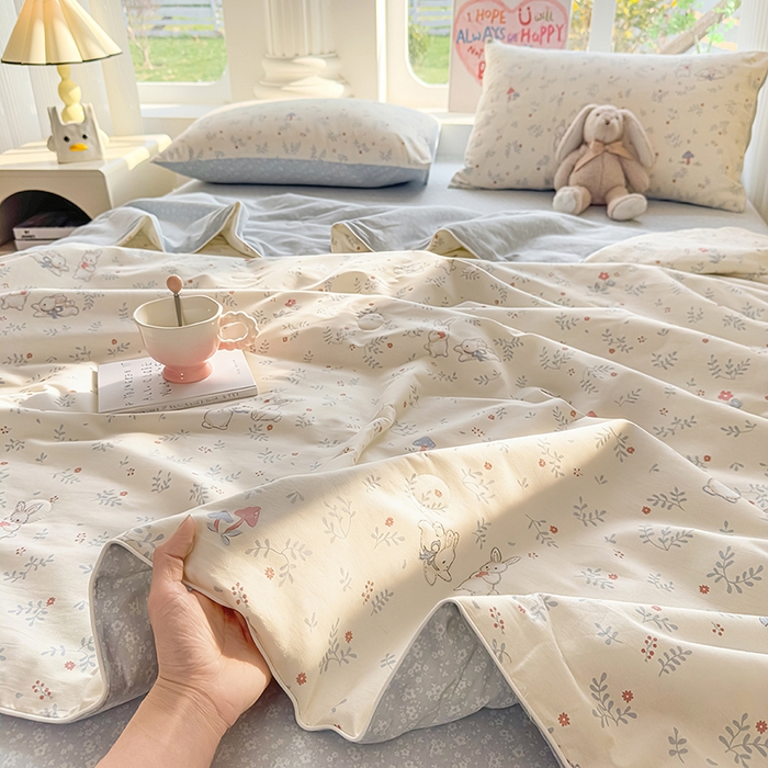 91家纺网 家纺一手货源 找家纺 金喜 2026新款100%里外全棉夏被夏被四件套 觅时光-兰