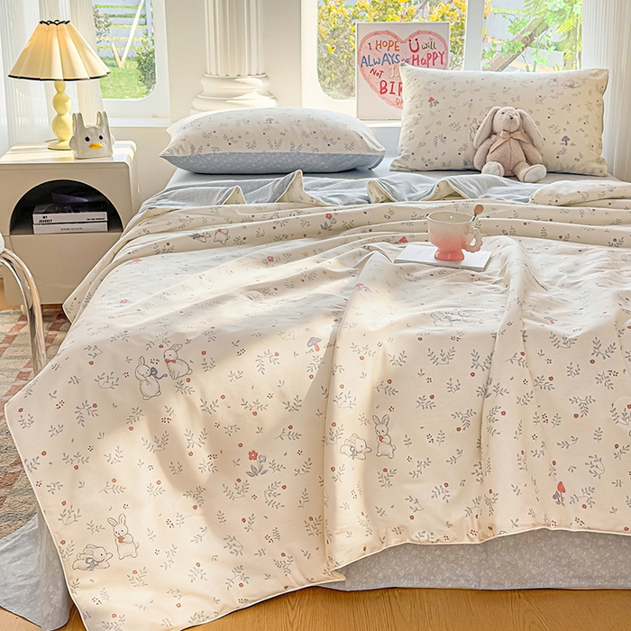 91家纺网 家纺一手货源 找家纺 金喜 2026新款100%里外全棉夏被夏被四件套 觅时光-兰