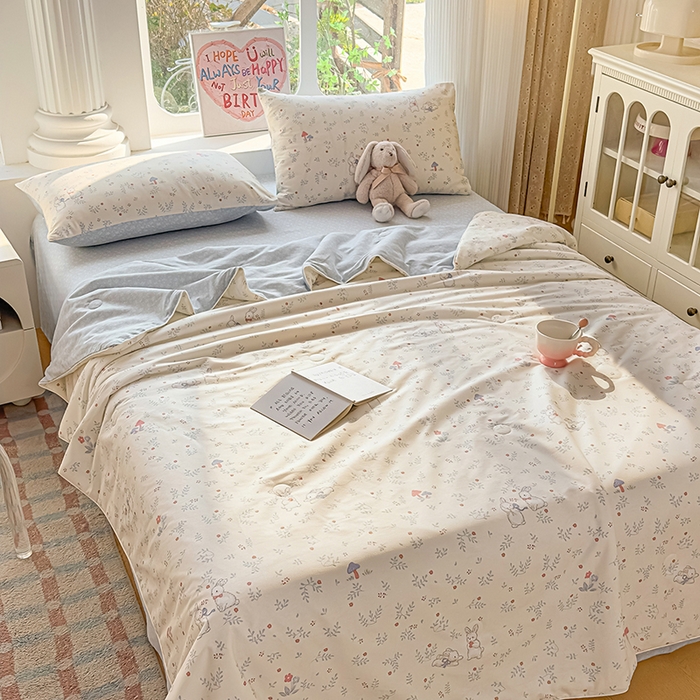 91家纺网 家纺一手货源 找家纺 金喜 2026新款100%里外全棉夏被夏被四件套 觅时光-兰