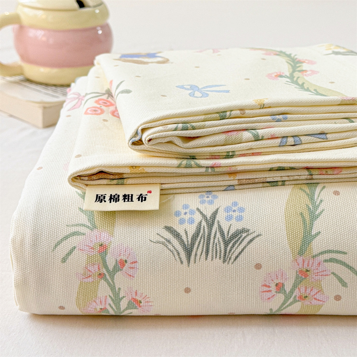 91家纺网 家纺一手货源 找家纺 名兮家居 2026新款全棉A类卡通简约时尚老粗布床单 藤蔓兔