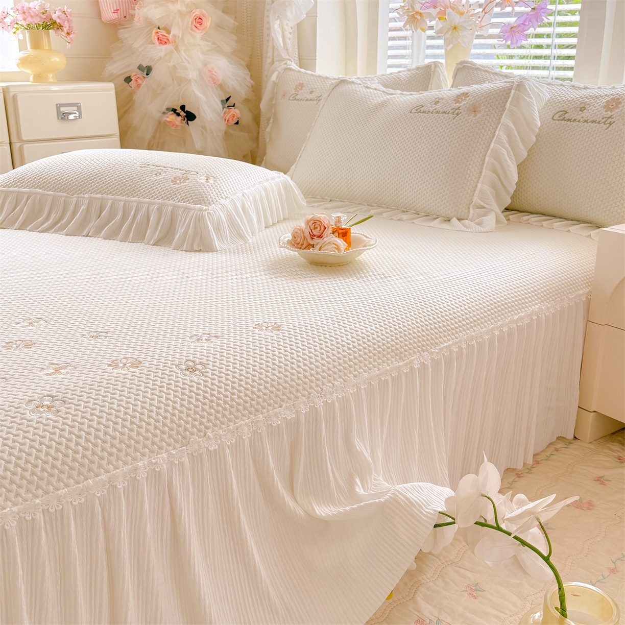 91家纺网 家纺一手货源 找家纺 （总）绒棉世家 2026新款-高克重PE聚乙中分子提花银丝缎刺绣法式花边复合凉感软席