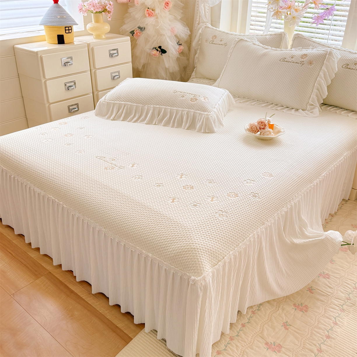 91家纺网 家纺一手货源 找家纺 （总）绒棉世家 2026新款-高克重PE聚乙中分子提花银丝缎刺绣法式花边复合凉感软席