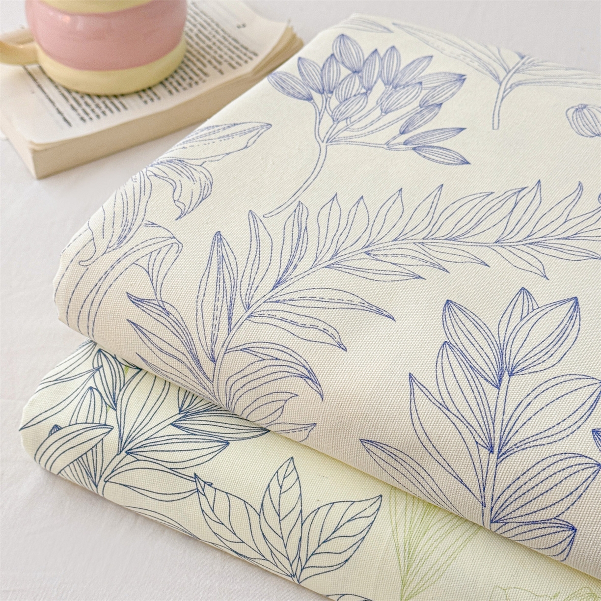 91家纺网 家纺一手货源 找家纺 名兮家居 2026新款全棉A类卡通简约时尚老粗布床单 繁花-蓝