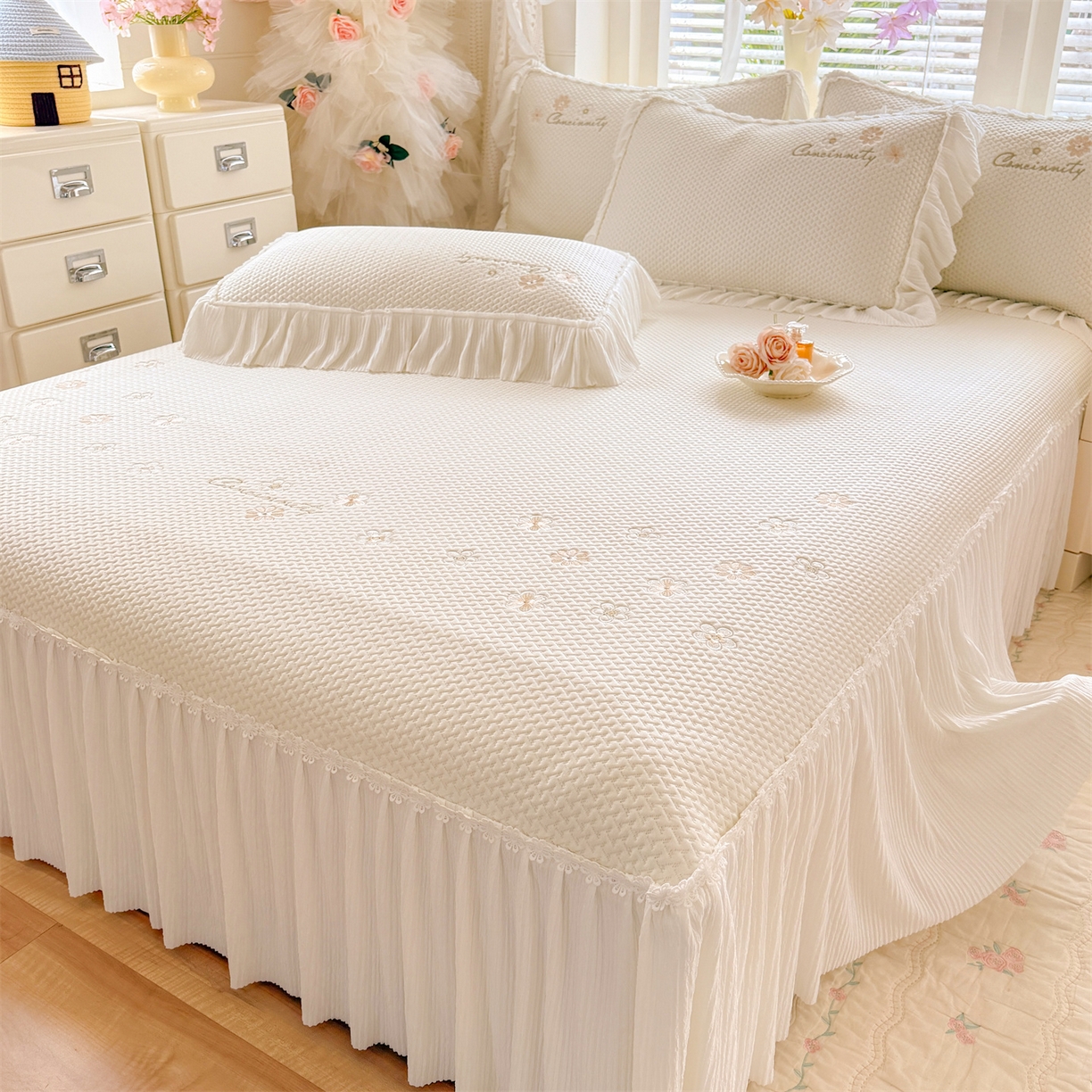 91家纺网 家纺一手货源 找家纺 （总）绒棉世家 2026新款-高克重PE聚乙中分子提花银丝缎刺绣法式花边复合凉感软席