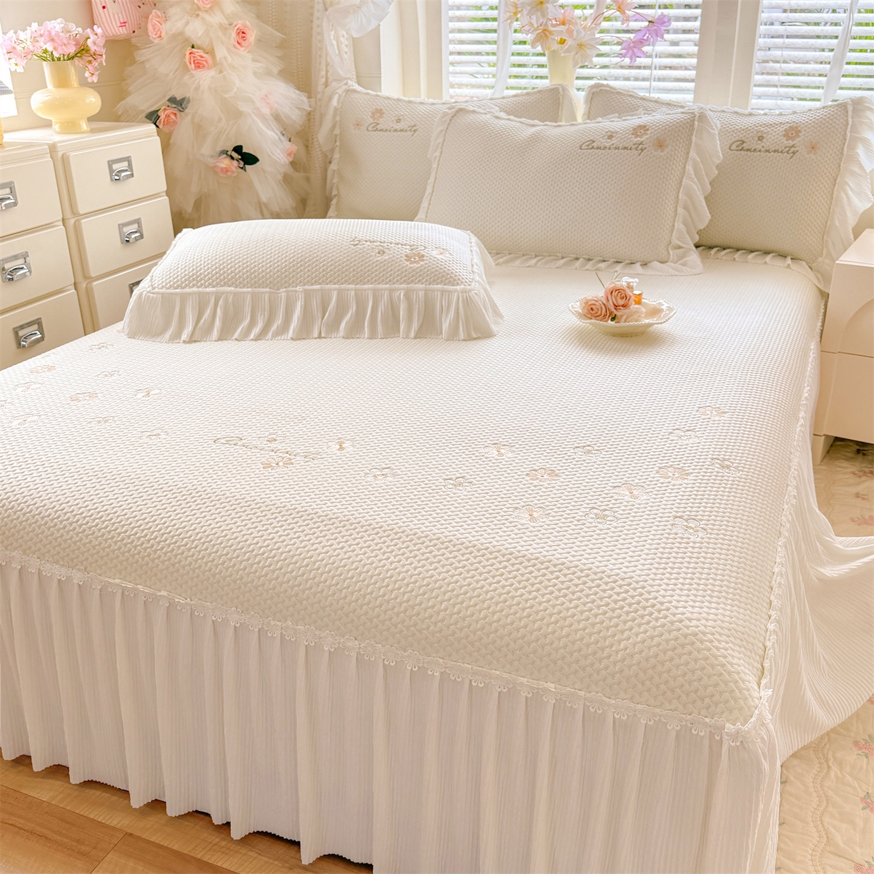 91家纺网 家纺一手货源 找家纺 （总）绒棉世家 2026新款-高克重PE聚乙中分子提花银丝缎刺绣法式花边复合凉感软席