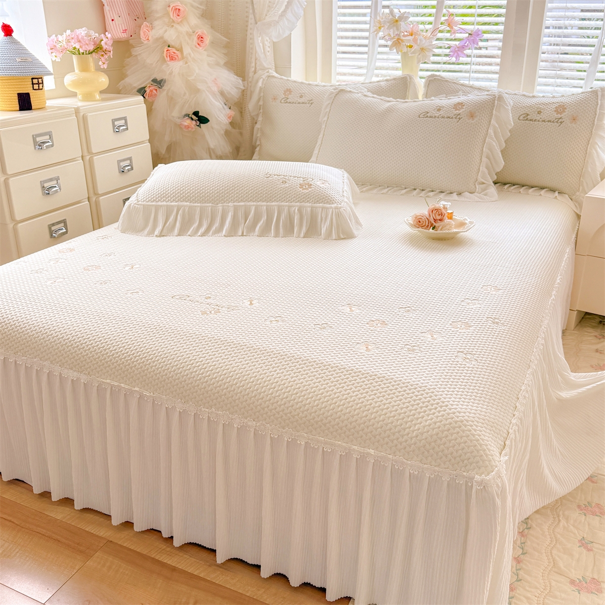 91家纺网 家纺一手货源 找家纺 （总）绒棉世家 2026新款-高克重PE聚乙中分子提花银丝缎刺绣法式花边复合凉感软席