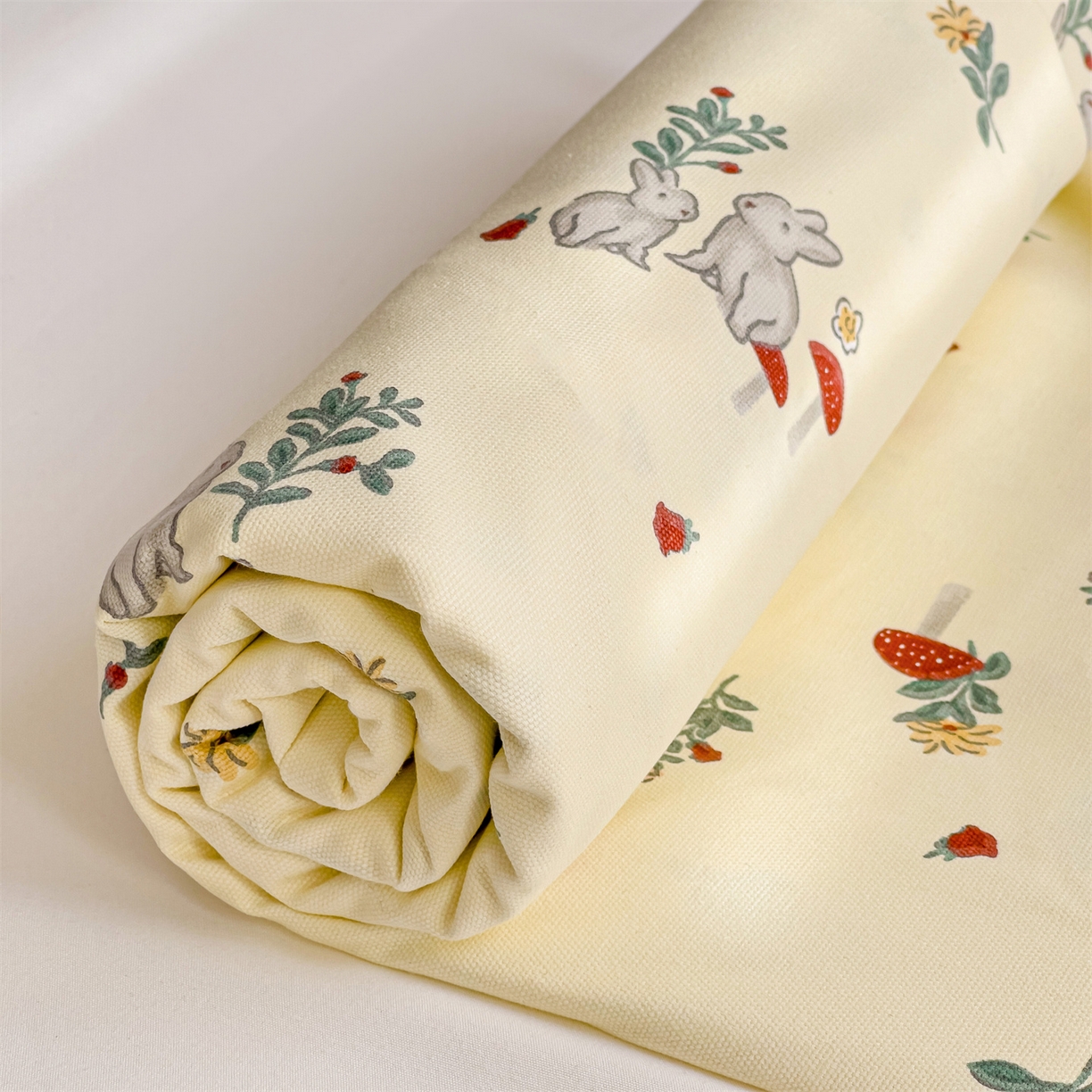 91家纺网 家纺一手货源 找家纺 名兮家居 2026新款全棉A类卡通简约时尚老粗布床单 花兔兔