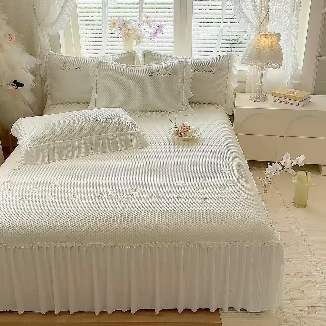 91家纺网 家纺一手货源 找家纺 （总）绒棉世家 2026新款-高克重PE聚乙中分子提花银丝缎刺绣法式花边复合凉感软席