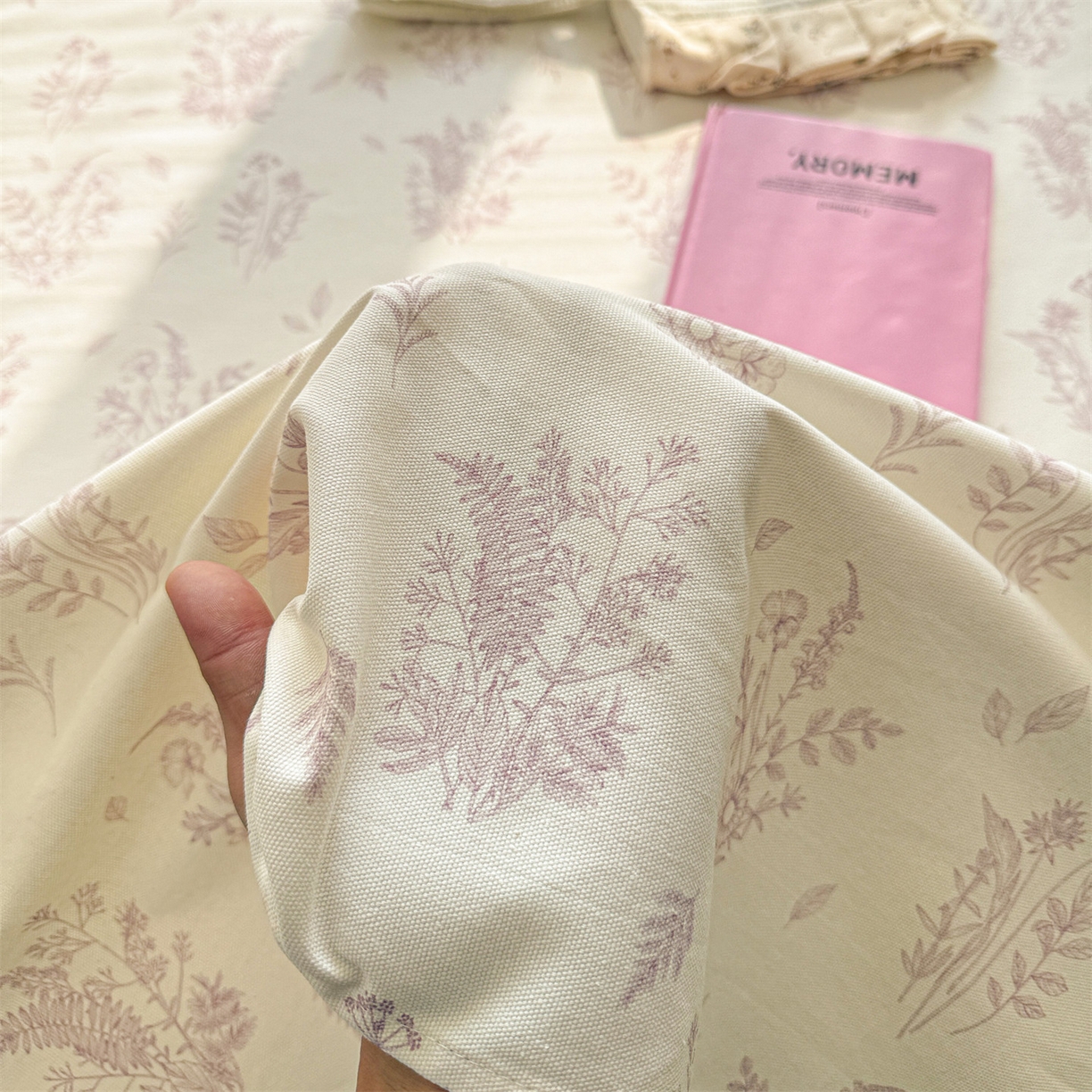 91家纺网 家纺一手货源 找家纺 名兮家居 2026新款全棉A类卡通简约时尚老粗布床单 紫雾