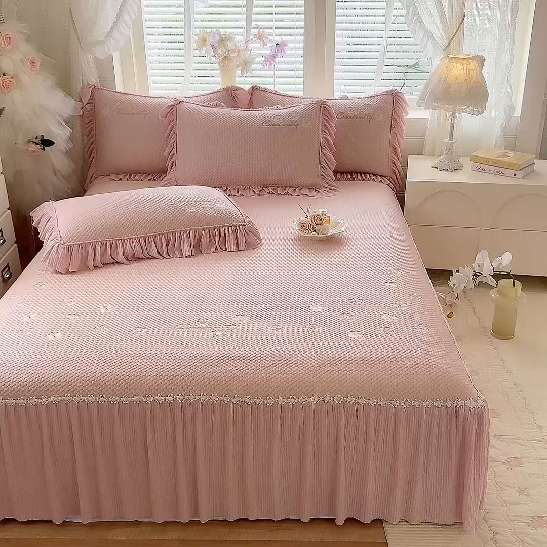 91家纺网 家纺一手货源 找家纺 绒棉世家 2026新款-高克重PE聚乙中分子提花银丝缎刺绣法式花边复合凉感软席 花信-粉玉