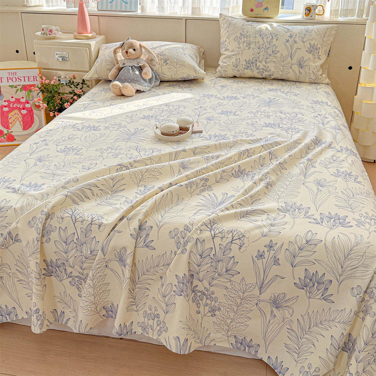 91家纺网 家纺一手货源 找家纺 名兮家居 2026新款全棉A类卡通简约时尚老粗布床单 繁花-蓝