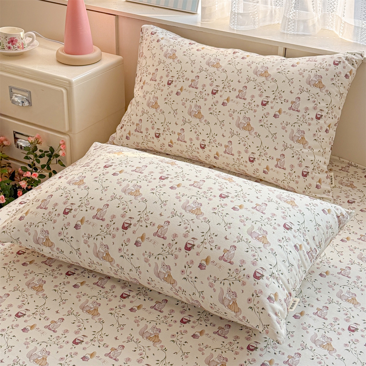 91家纺网 家纺一手货源 找家纺 名兮家居 2026新款全棉A类卡通简约时尚老粗布床单 森林舞会