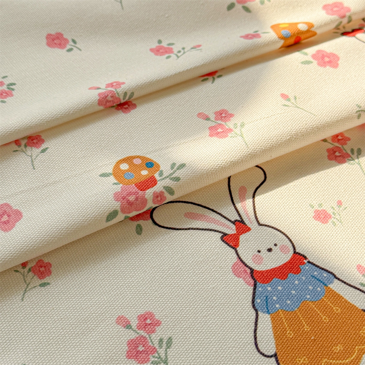 91家纺网 家纺一手货源 找家纺 名兮家居 2026新款全棉A类卡通简约时尚老粗布床单 花漾小兔