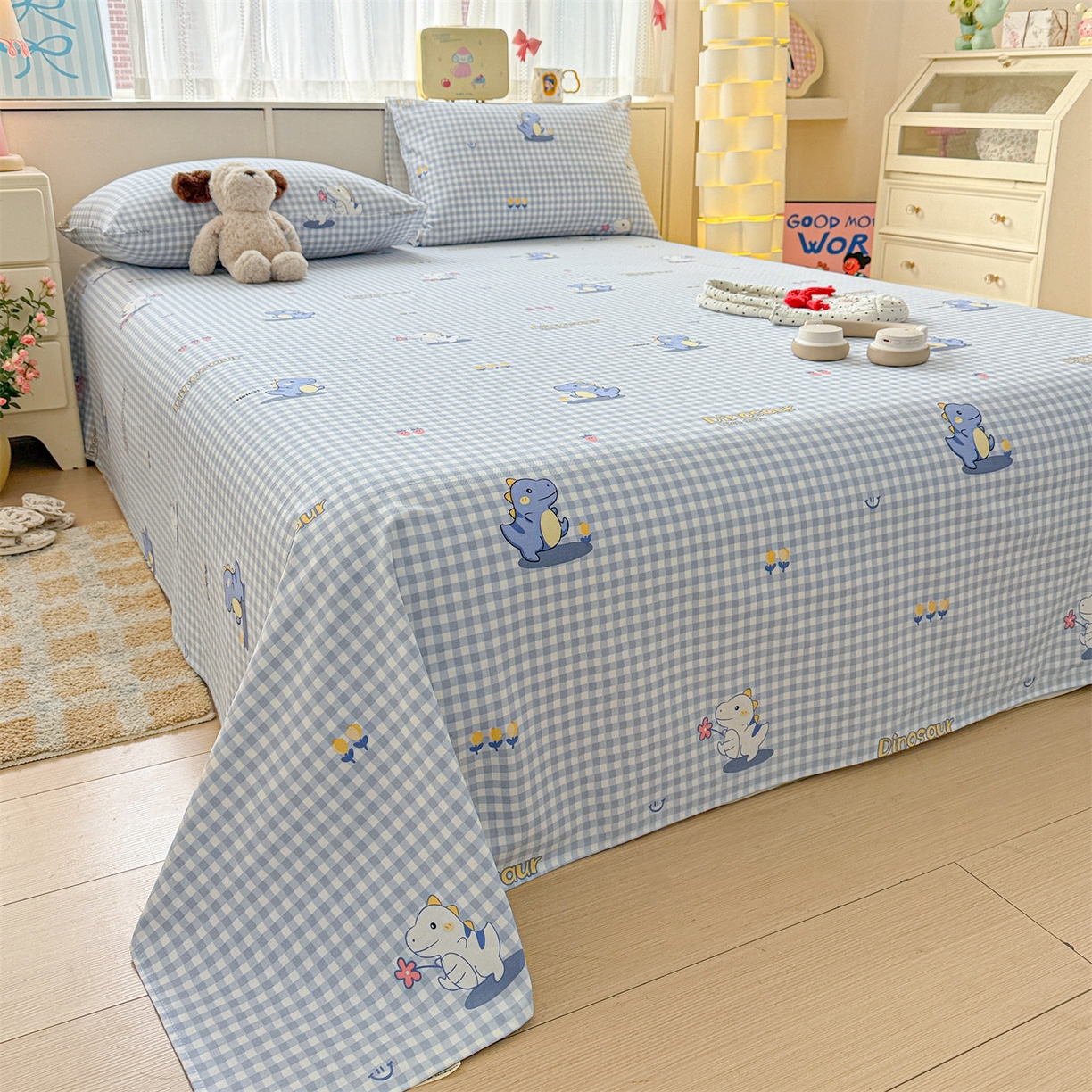 91家纺网 家纺一手货源 找家纺 名兮家居 2026新款全棉A类卡通简约时尚老粗布床单 蓝格龙宝