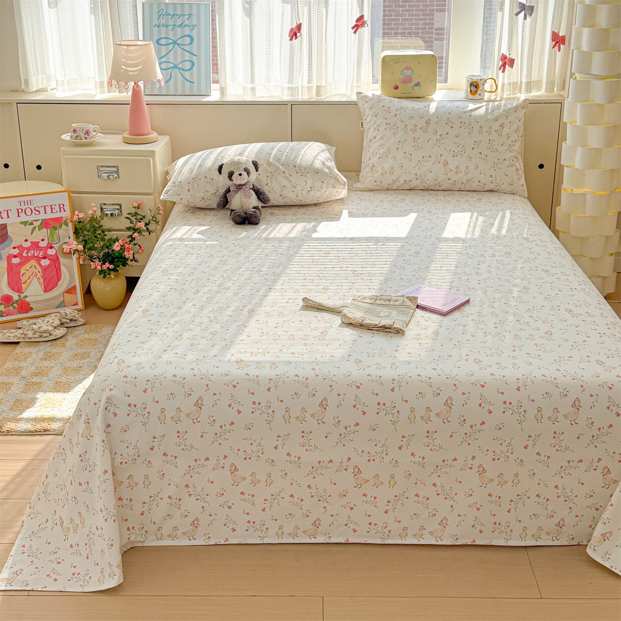 91家纺网 家纺一手货源 找家纺 名兮家居 2026新款全棉A类卡通简约时尚老粗布床单 鸭鸭春游