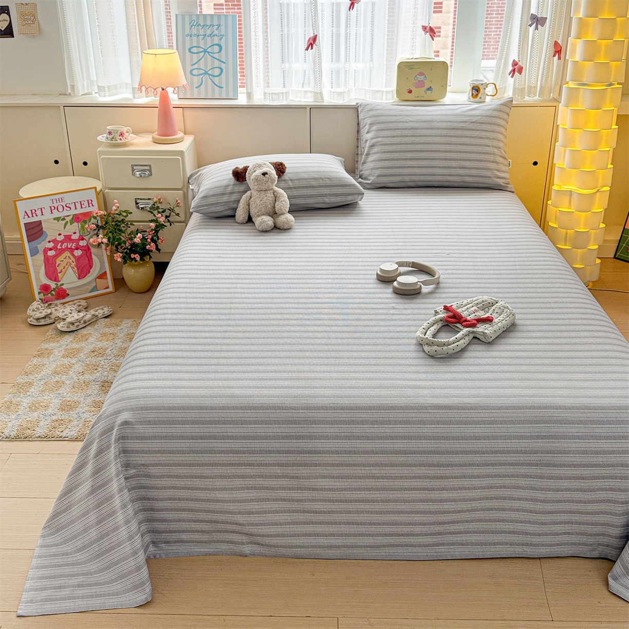91家纺网 家纺一手货源 找家纺 名兮家居 2026新款全棉A类卡通简约时尚老粗布床单 条纹灰