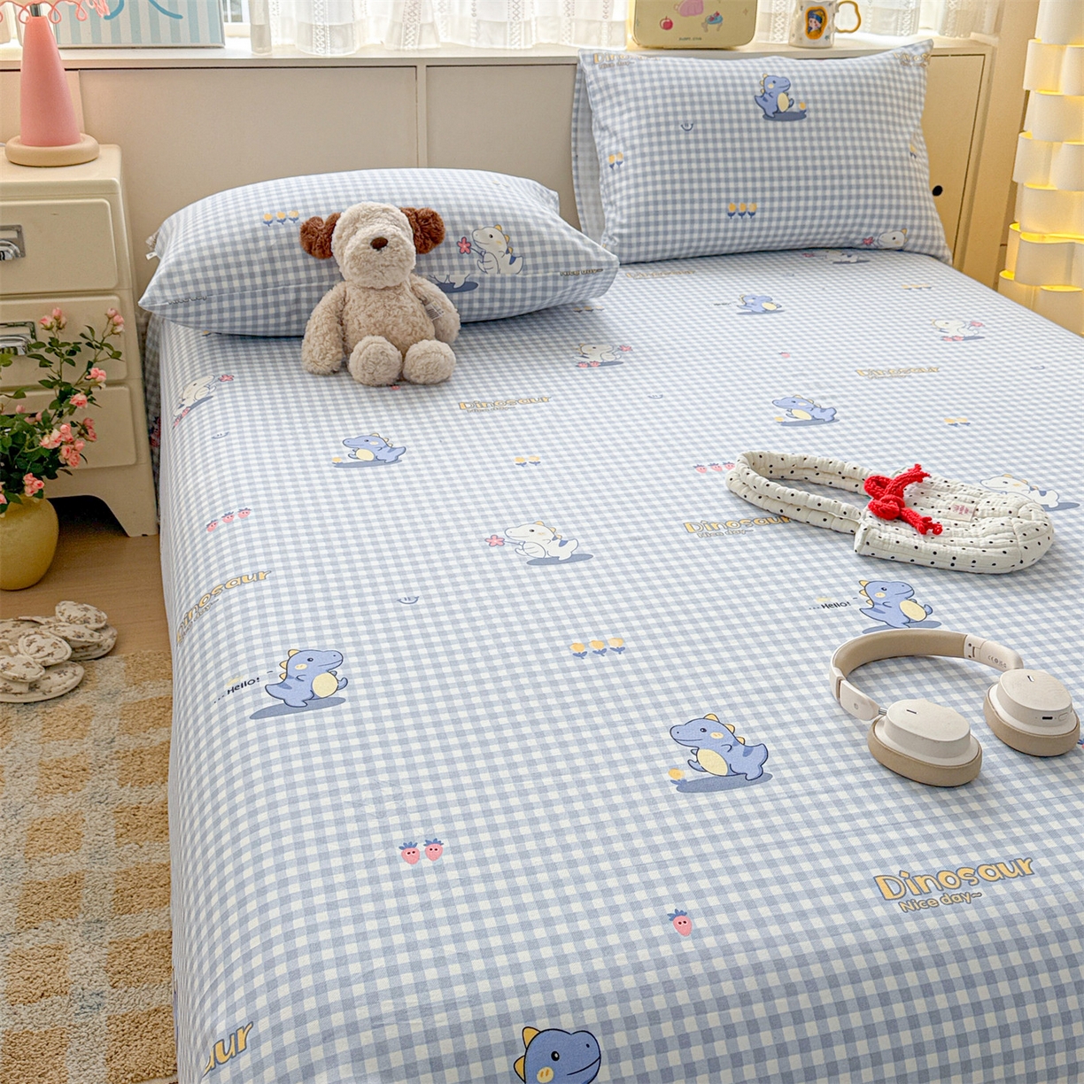 91家纺网 家纺一手货源 找家纺 名兮家居 2026新款全棉A类卡通简约时尚老粗布床单 蓝格龙宝