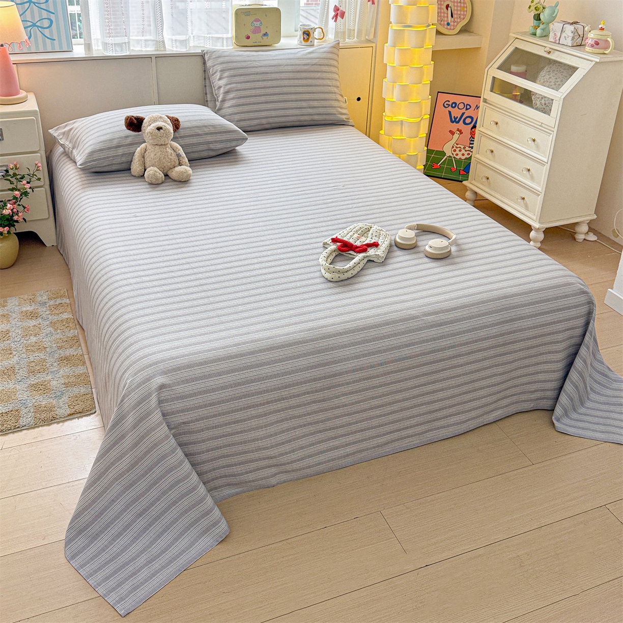 91家纺网 家纺一手货源 找家纺 名兮家居 2026新款全棉A类卡通简约时尚老粗布床单 条纹灰
