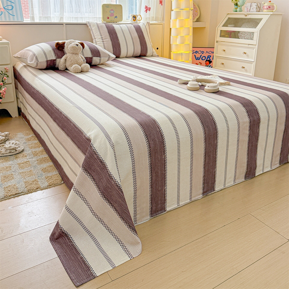 91家纺网 家纺一手货源 找家纺 名兮家居 2026新款全棉A类卡通简约时尚老粗布床单 竖条咖