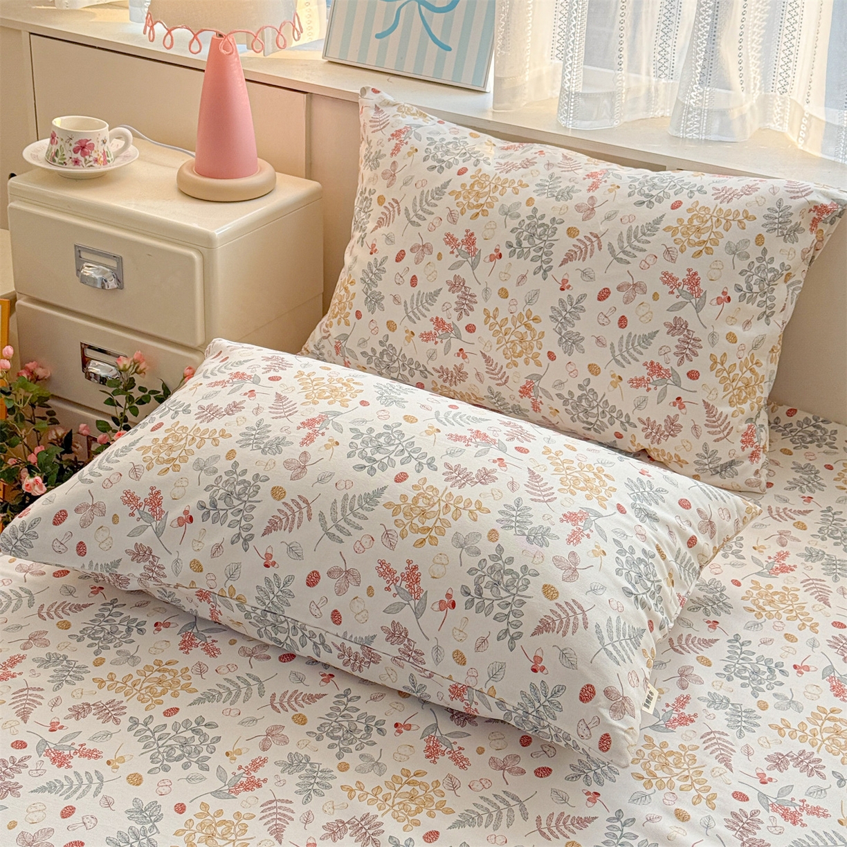 91家纺网 家纺一手货源 找家纺 名兮家居 2026新款全棉A类卡通简约时尚老粗布床单 叶语红果