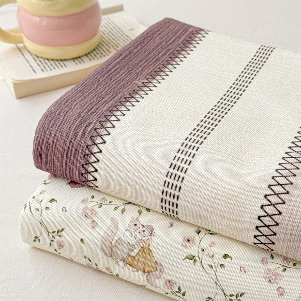 91家纺网 家纺一手货源 找家纺 名兮家居 2026新款全棉A类卡通简约时尚老粗布床单 竖条咖