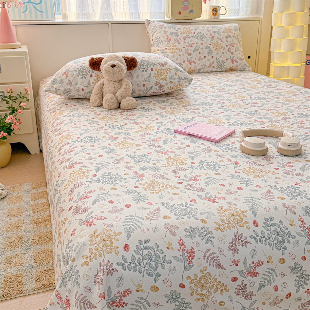 91家纺网 家纺一手货源 找家纺 名兮家居 2026新款全棉A类卡通简约时尚老粗布床单 叶语红果