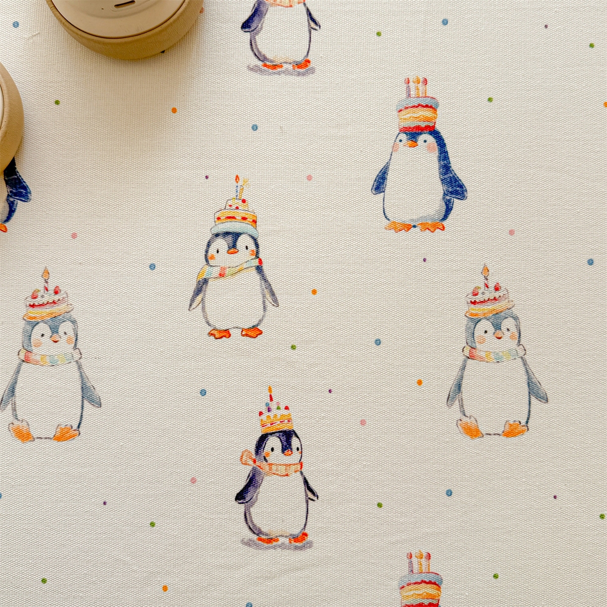 91家纺网 家纺一手货源 找家纺 名兮家居 2026新款全棉A类卡通简约时尚老粗布床单 帽帽企鹅