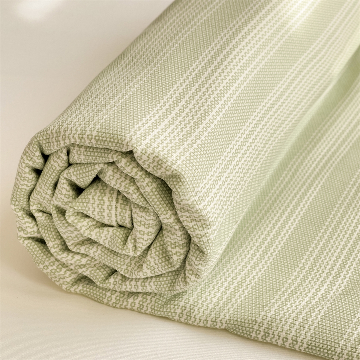 91家纺网 家纺一手货源 找家纺 名兮家居 2026新款全棉A类卡通简约时尚老粗布床单 条纹绿