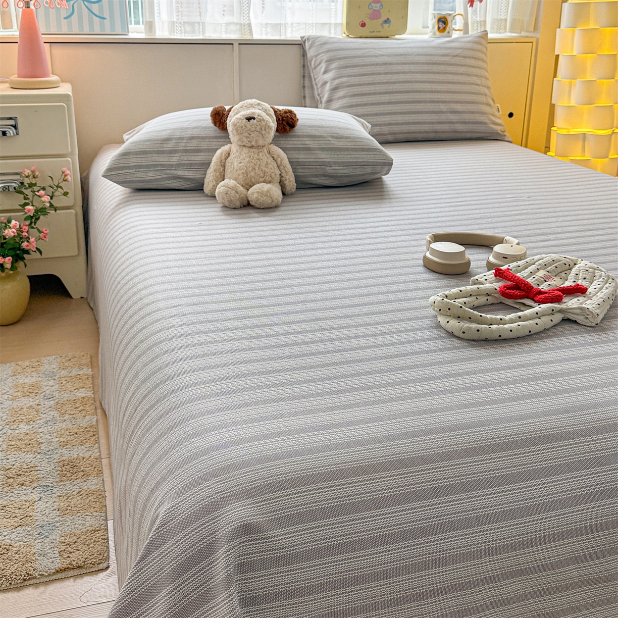 91家纺网 家纺一手货源 找家纺 名兮家居 2026新款全棉A类卡通简约时尚老粗布床单 条纹灰