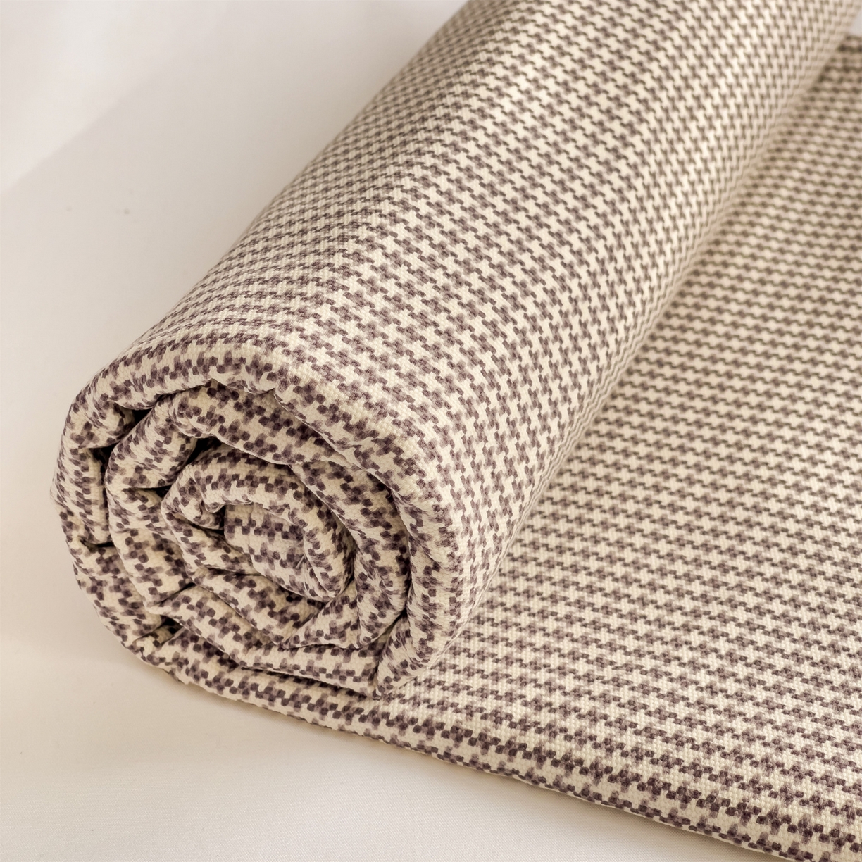 91家纺网 家纺一手货源 找家纺 名兮家居 2026新款全棉A类卡通简约时尚老粗布床单 千鸟格