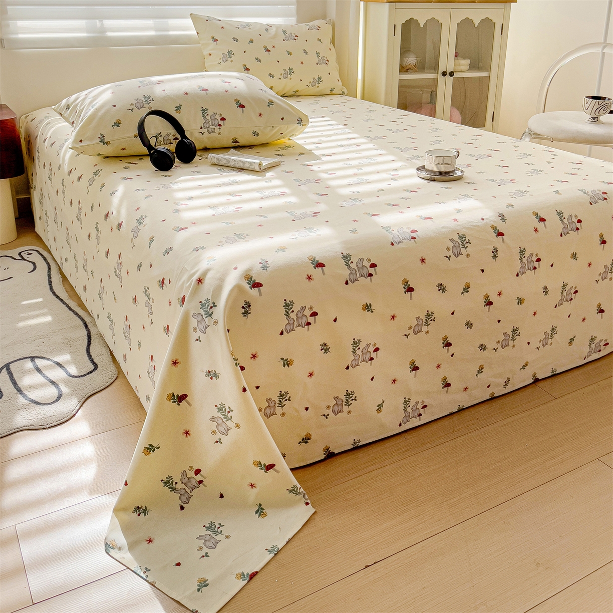 91家纺网 家纺一手货源 找家纺 名兮家居 2026新款全棉A类卡通简约时尚老粗布床单 花兔兔