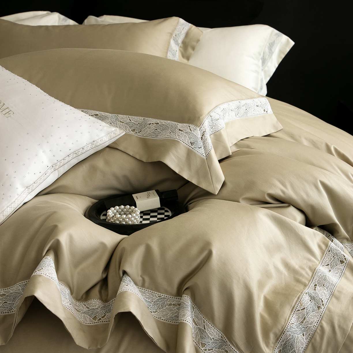 91家纺网 家纺一手货源 找家纺 蕾诺家纺 2026秋冬新品100支高定100S全棉四件套 棉森蔓-灰湖绿