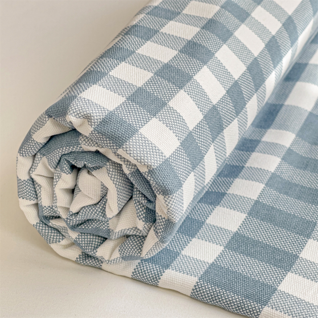 91家纺网 家纺一手货源 找家纺 名兮家居 2026新款全棉A类卡通简约时尚老粗布床单 蓝小格