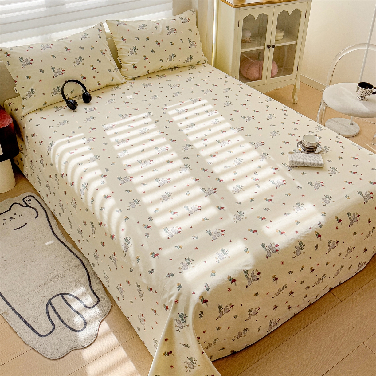 91家纺网 家纺一手货源 找家纺 名兮家居 2026新款全棉A类卡通简约时尚老粗布床单 花兔兔