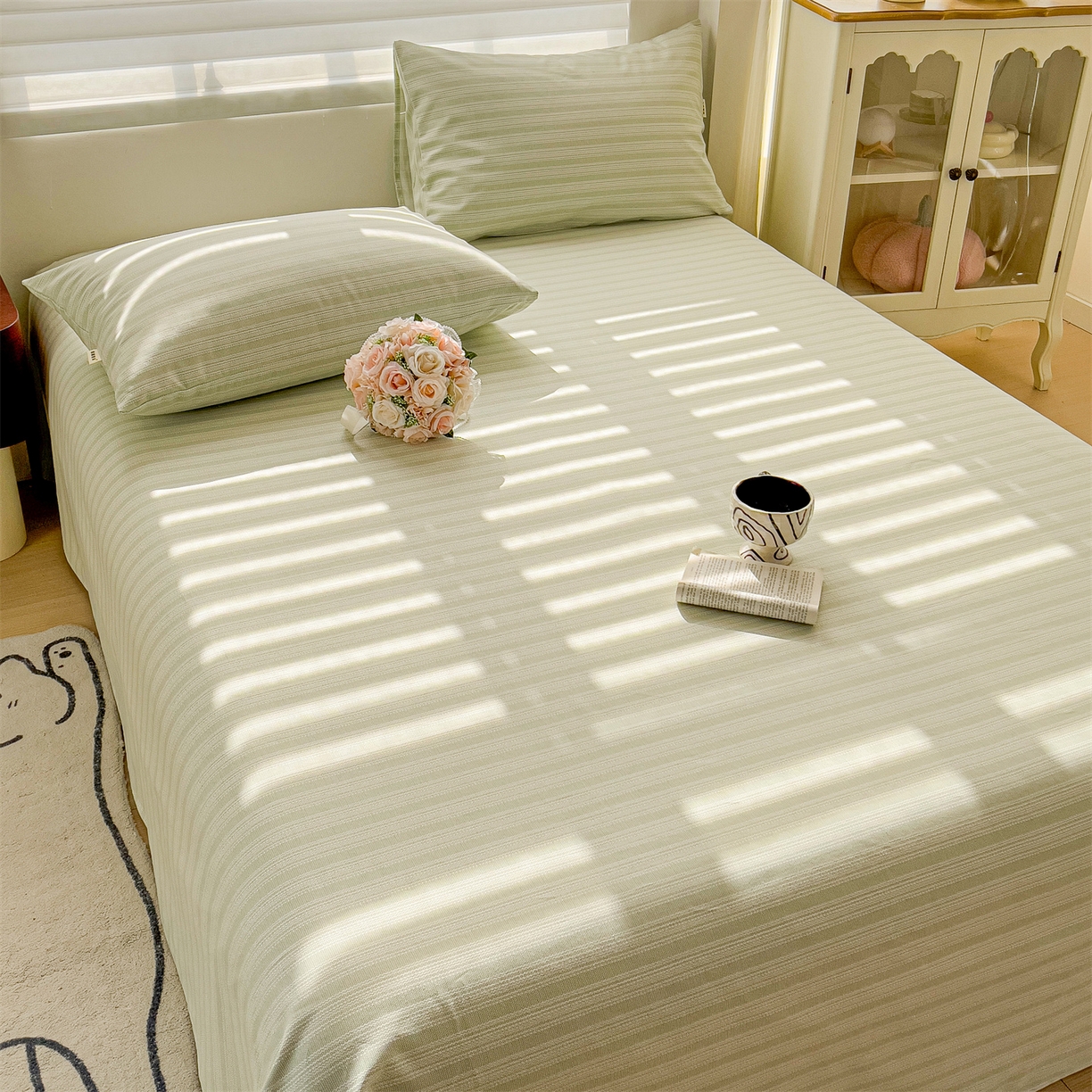 91家纺网 家纺一手货源 找家纺 名兮家居 2026新款全棉A类卡通简约时尚老粗布床单 条纹绿