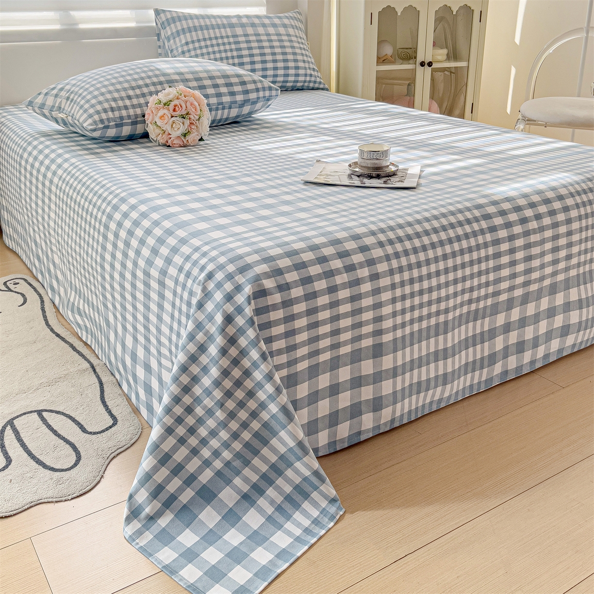 91家纺网 家纺一手货源 找家纺 名兮家居 2026新款全棉A类卡通简约时尚老粗布床单 蓝小格