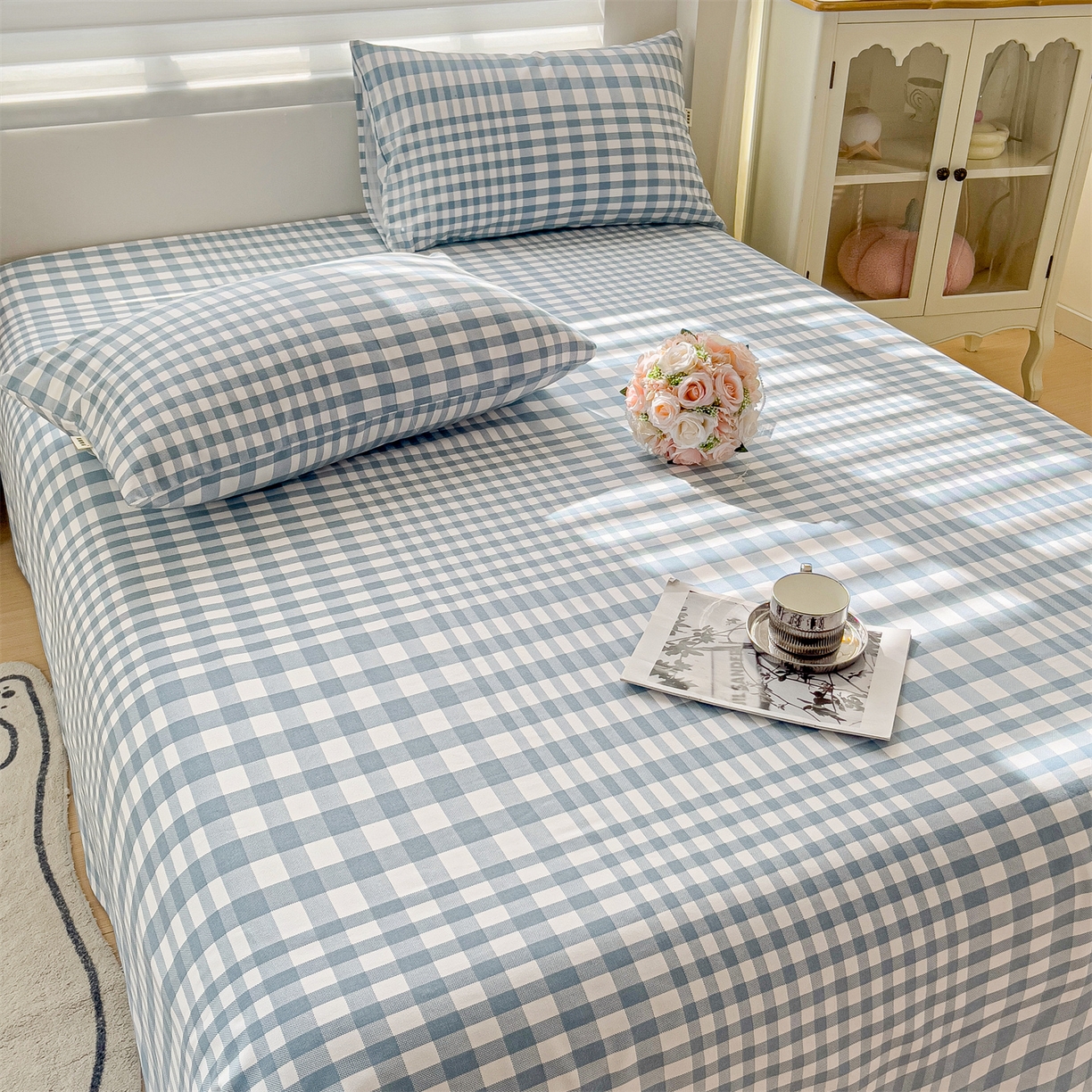 91家纺网 家纺一手货源 找家纺 名兮家居 2026新款全棉A类卡通简约时尚老粗布床单 蓝小格