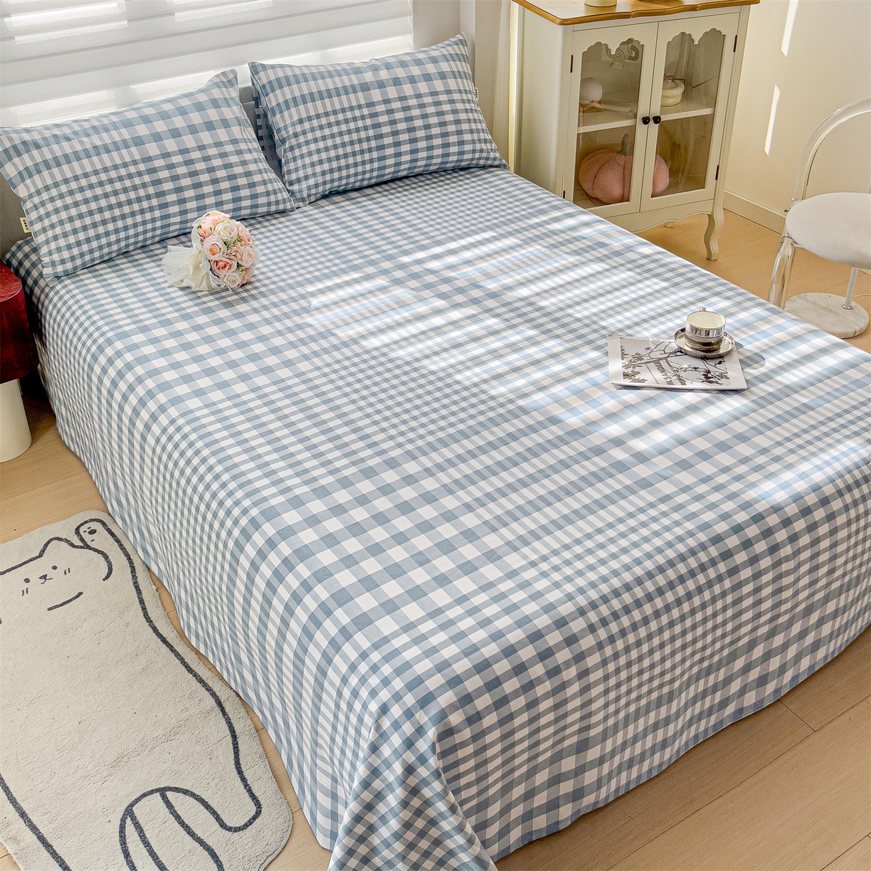 91家纺网 家纺一手货源 找家纺 名兮家居 2026新款全棉A类卡通简约时尚老粗布床单 蓝小格