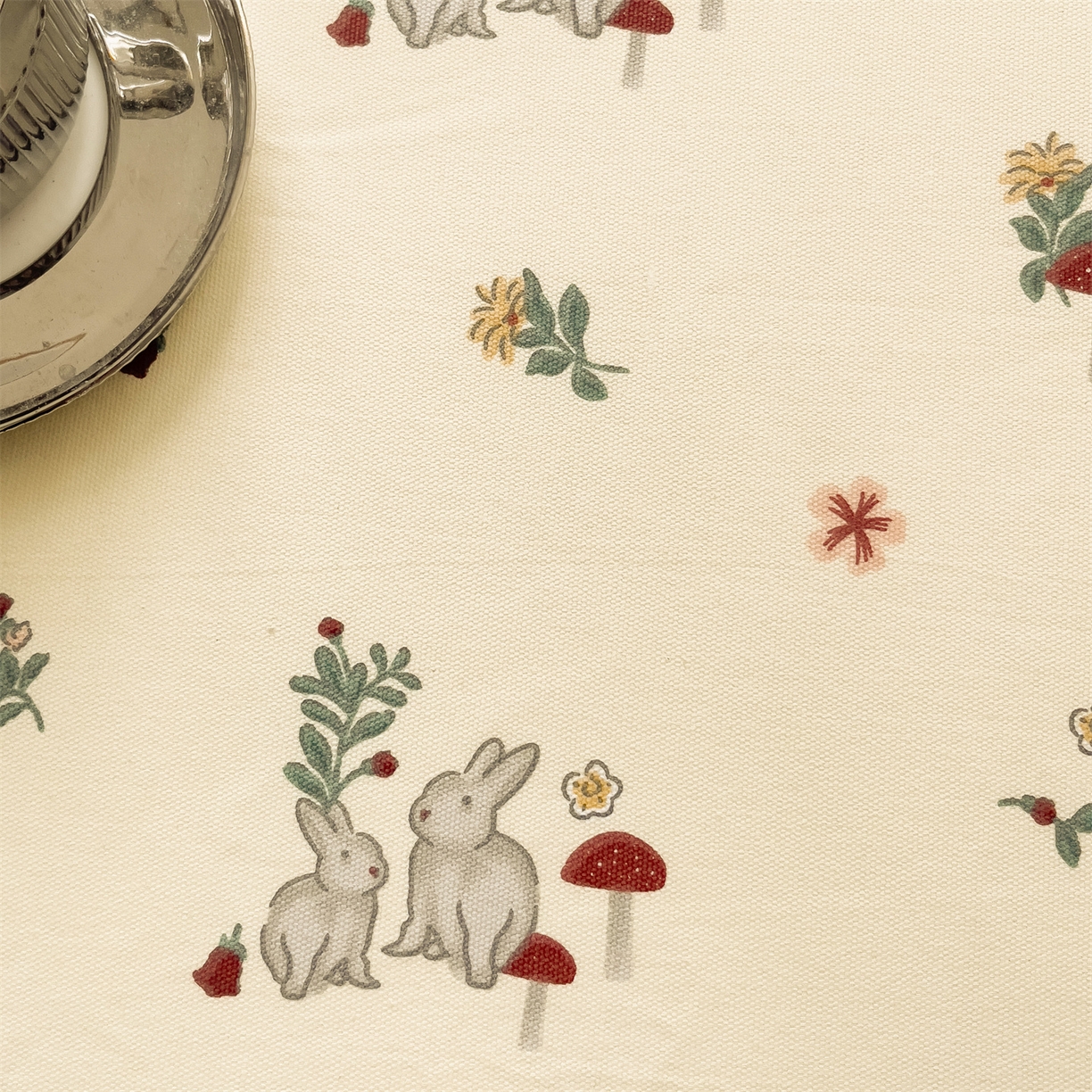 91家纺网 家纺一手货源 找家纺 名兮家居 2026新款全棉A类卡通简约时尚老粗布床单 花兔兔