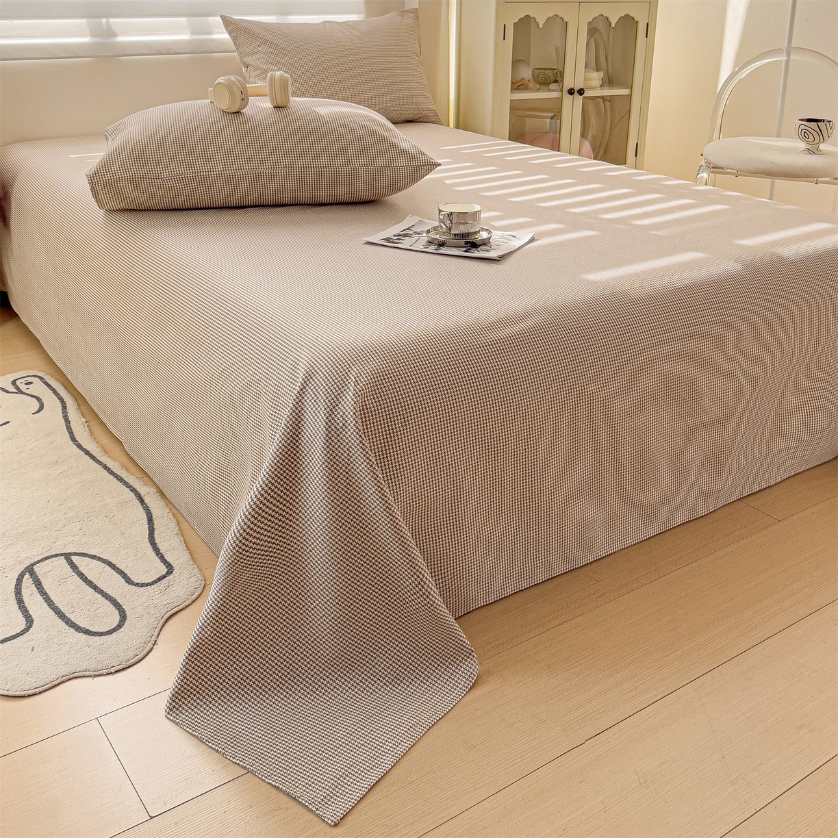 91家纺网 家纺一手货源 找家纺 名兮家居 2026新款全棉A类卡通简约时尚老粗布床单 千鸟格