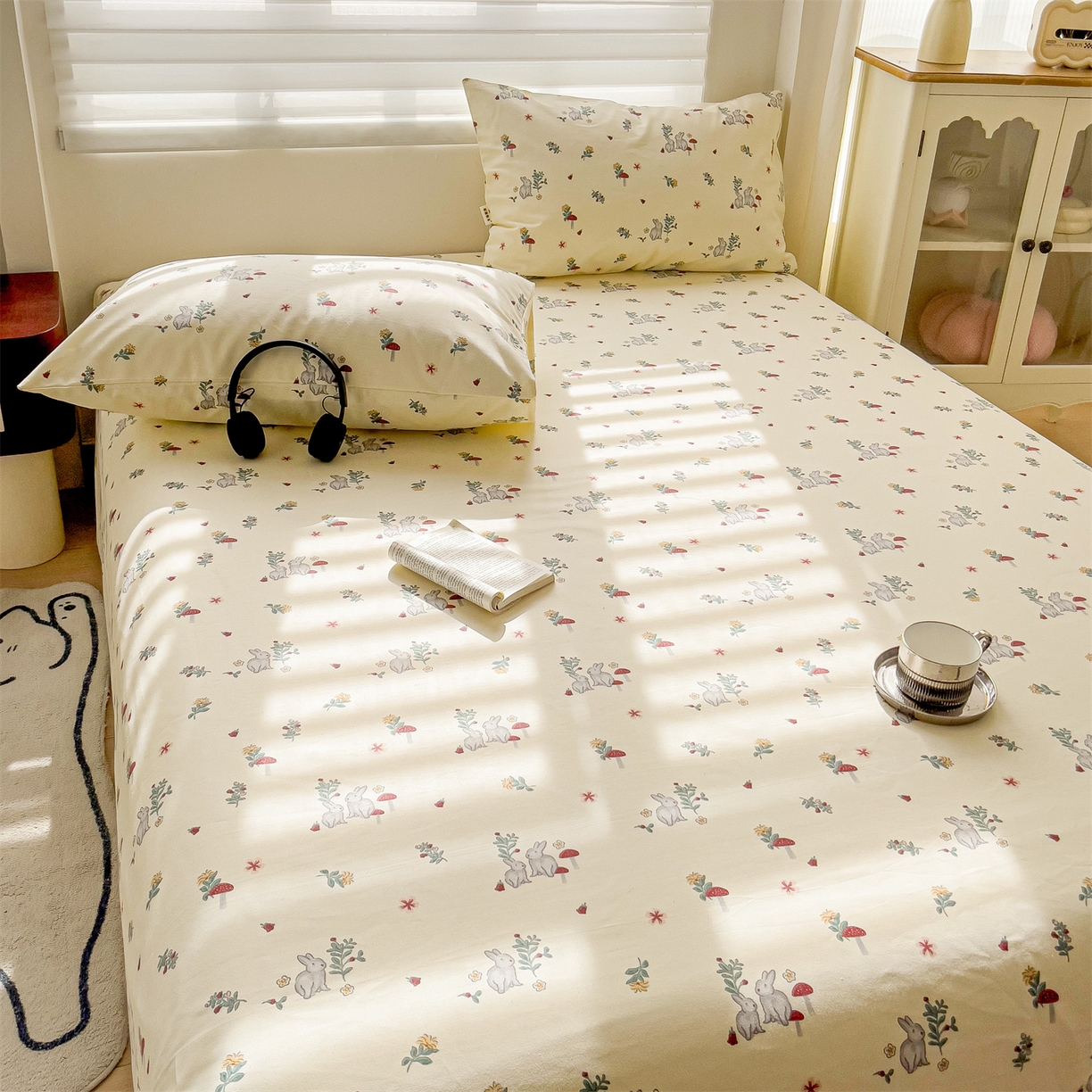 91家纺网 家纺一手货源 找家纺 名兮家居 2026新款全棉A类卡通简约时尚老粗布床单 花兔兔