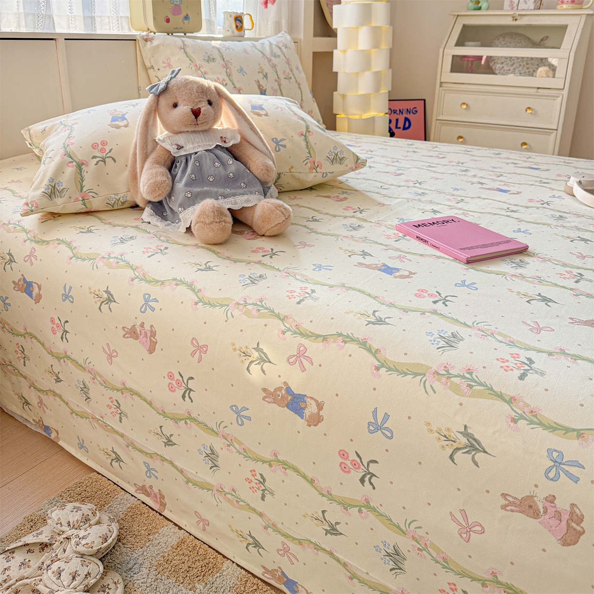 91家纺网 家纺一手货源 找家纺 名兮家居 2026新款全棉A类卡通简约时尚老粗布床单 藤蔓兔