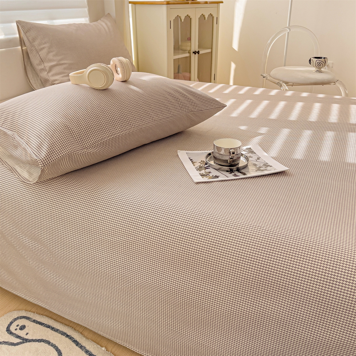 91家纺网 家纺一手货源 找家纺 名兮家居 2026新款全棉A类卡通简约时尚老粗布床单 千鸟格