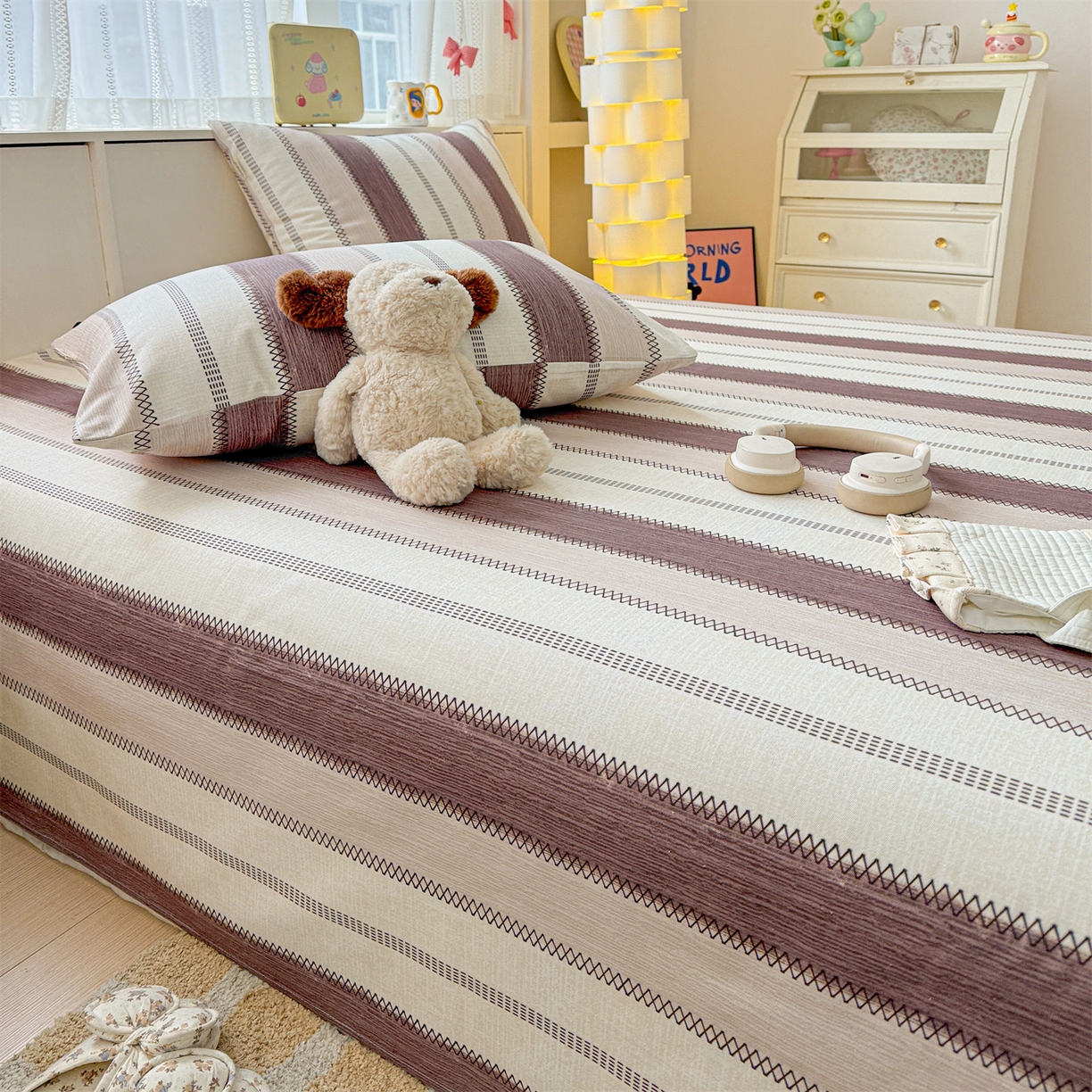 91家纺网 家纺一手货源 找家纺 名兮家居 2026新款全棉A类卡通简约时尚老粗布床单 竖条咖