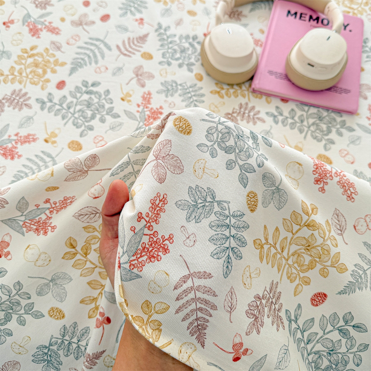 91家纺网 家纺一手货源 找家纺 名兮家居 2026新款全棉A类卡通简约时尚老粗布床单 叶语红果