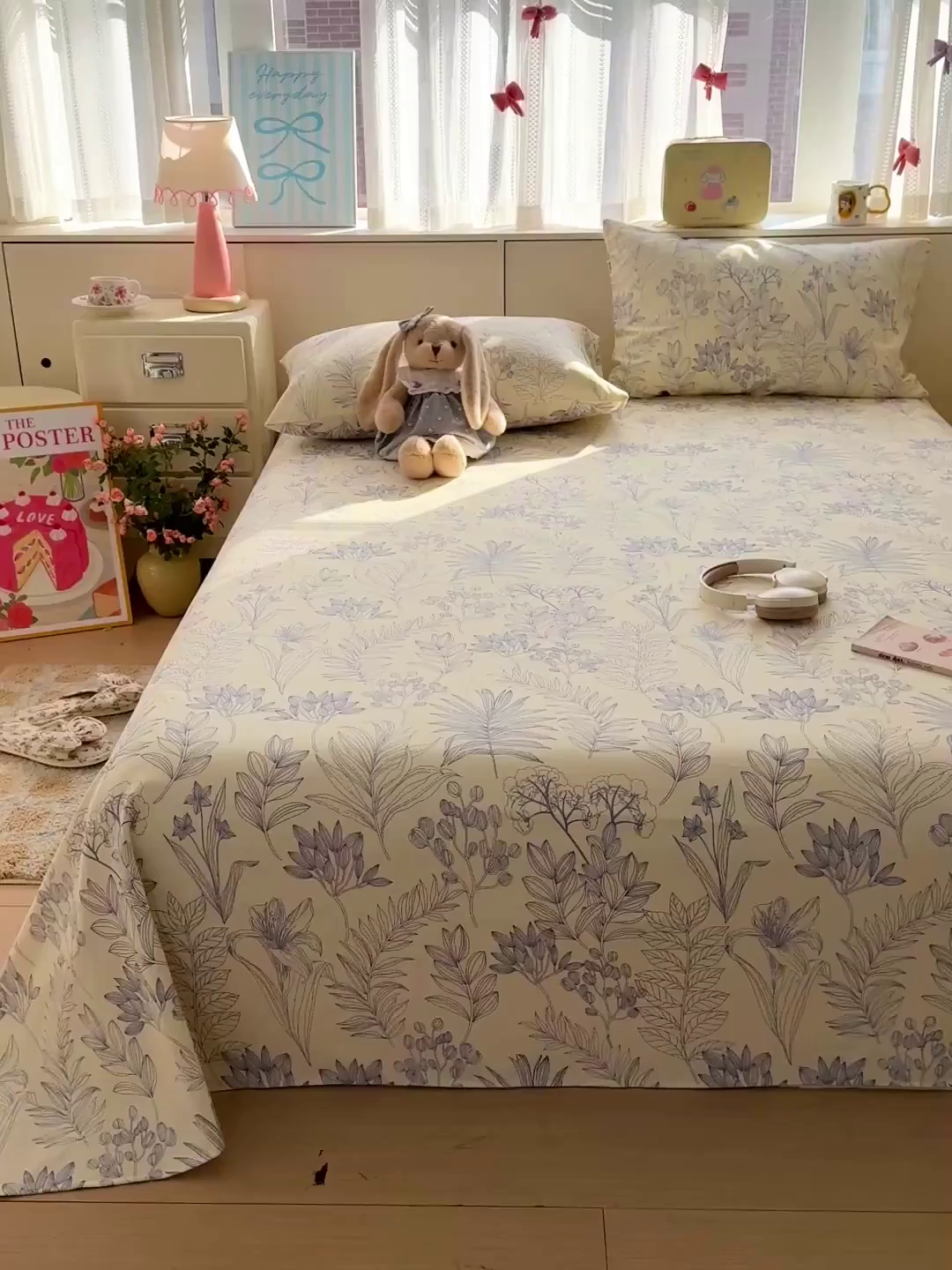 91家纺网 家纺一手货源 找家纺 名兮家居 2026新款全棉A类卡通简约时尚老粗布床单 繁花-蓝