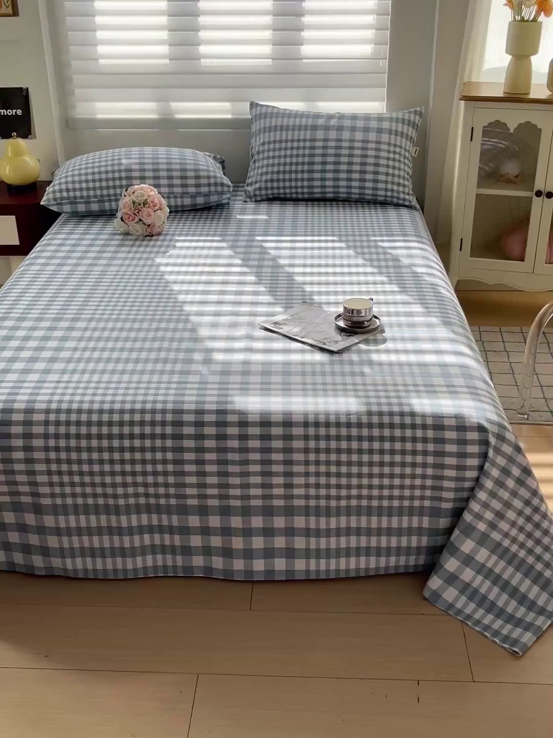 91家纺网 家纺一手货源 找家纺 名兮家居 2026新款全棉A类卡通简约时尚老粗布床单 蓝小格