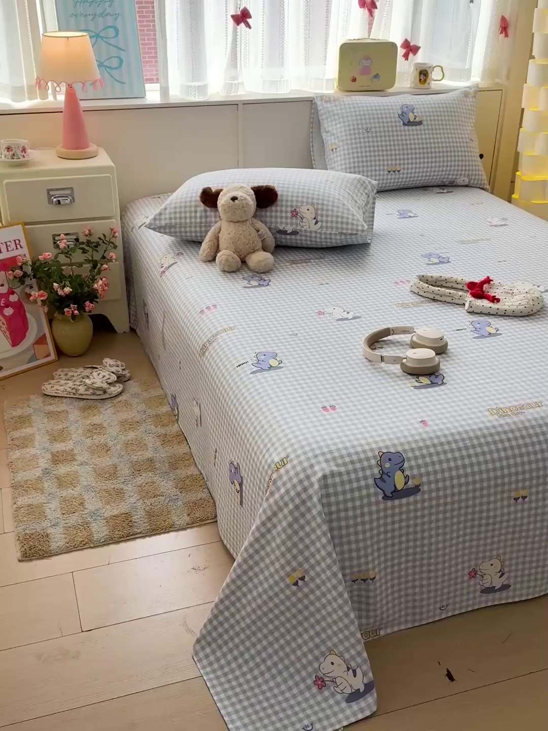 91家纺网 家纺一手货源 找家纺 名兮家居 2026新款全棉A类卡通简约时尚老粗布床单 蓝格龙宝