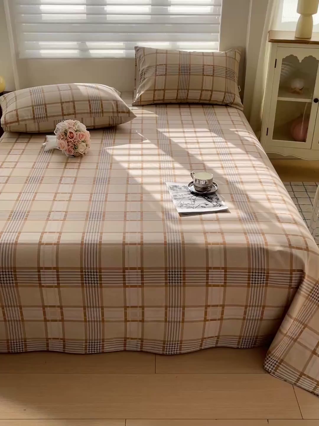 91家纺网 家纺一手货源 找家纺 名兮家居 2026新款全棉A类卡通简约时尚老粗布床单 简约格